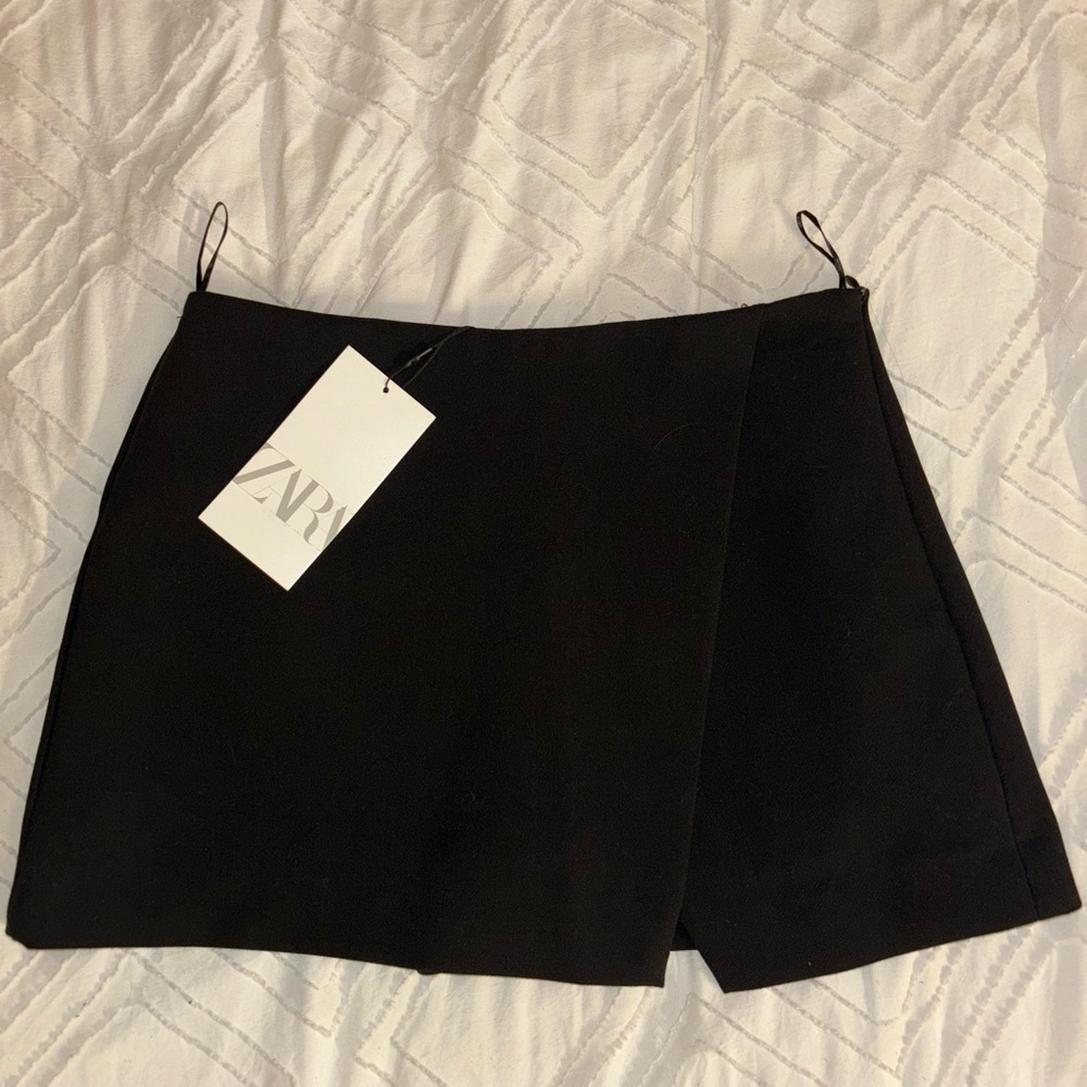 New with tags - black Zara mini Skort